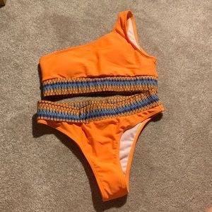 NWT baithing suit